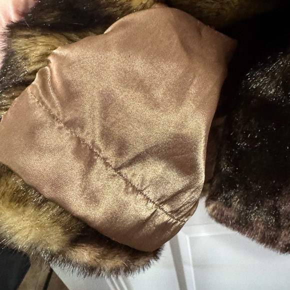 Dennis Basso  Faux Fur Heavy Soft Slippery Feel Medium Hook +Eye Closure - Picture 5 of 9